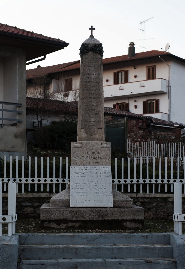 soggetto assente (monumento ai caduti - ad obelisco) - ambito piemontese (sec. XX)