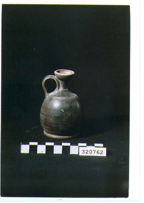 squat lekythos - produzione magnogreca (seconda metà sec. V a.C)