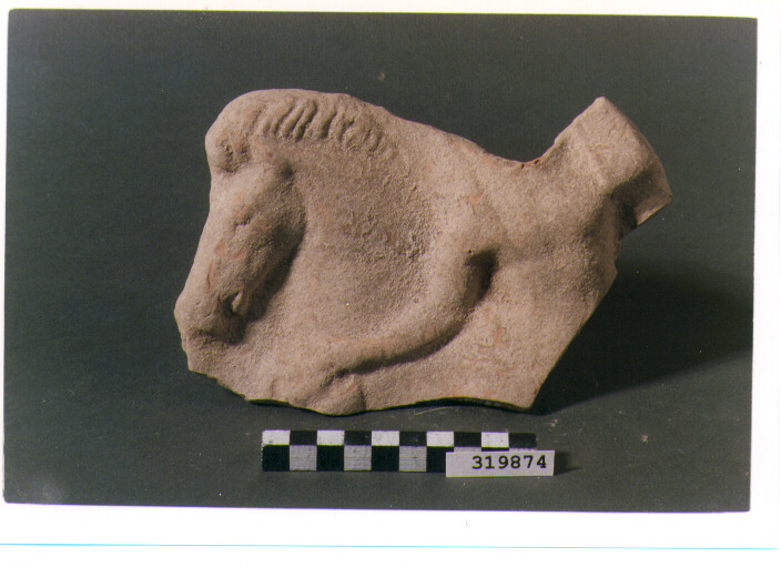 pinax votivo/ frammento - produzione metapontina (prima metà sec. IV a.C)