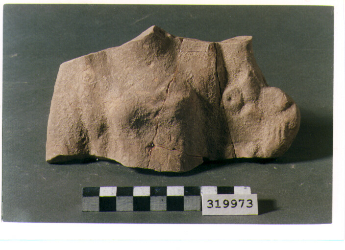 pinax votivo/ frammento - produzione magnogreca (sec. IV a.C)