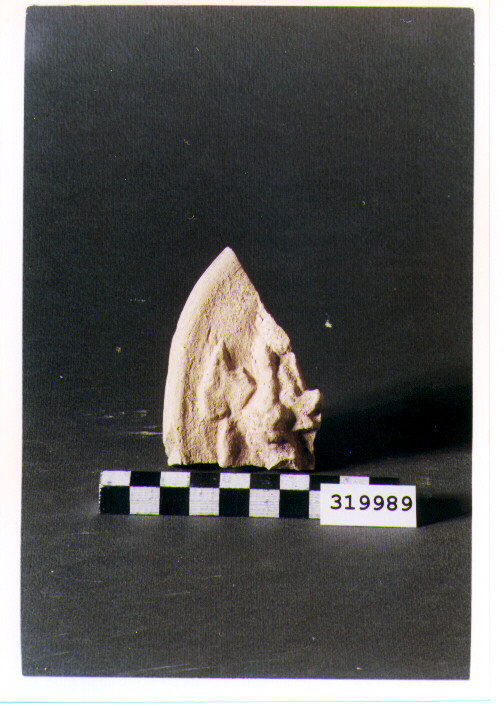 antefissa/ frammento - produzione magnogreca (sec. IV a.C)