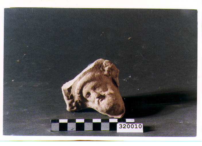 pinax votivo/ frammento - produzione magnogreca (prima metà sec. IV a.C)