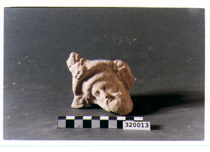 pinax votivo/ frammento - produzione magnogreca (prima metà sec. IV a.C)