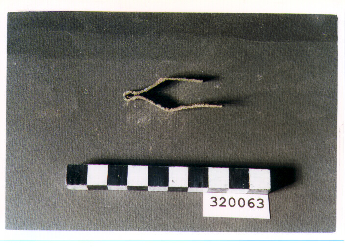 pinzetta - produzione magnogreca (non determinabile)