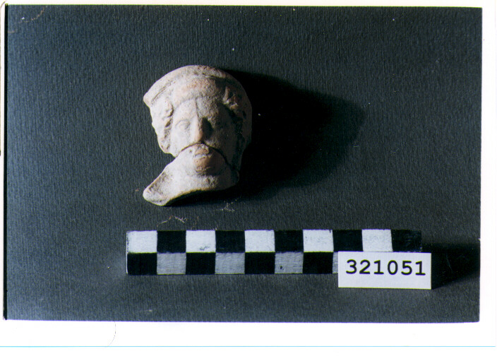 pinax votivo/ frammento - produzione magnogreca (sec. IV a.C)