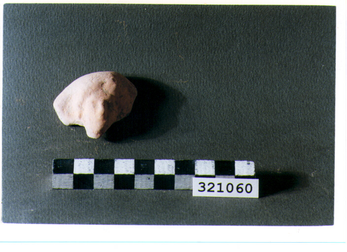 pinax votivo/ frammento - produzione magnogreca (sec. IV a.C)