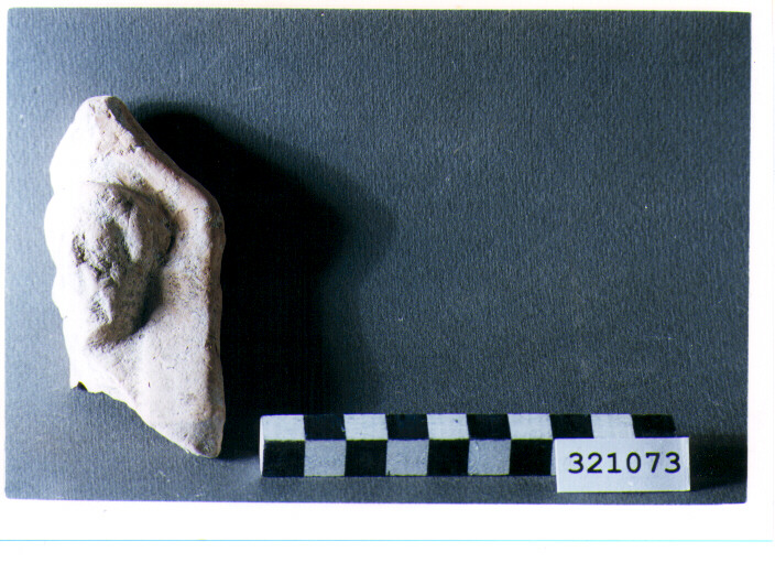 pinax votivo/ frammento - produzione magnogreca (prima metà sec. IV a.C)