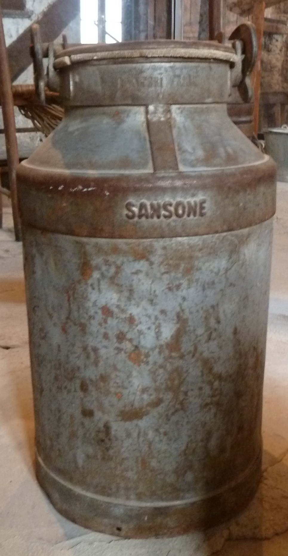 soggetto assente (bidone per il latte) - ambito italia settentrionale (Sec. XX)