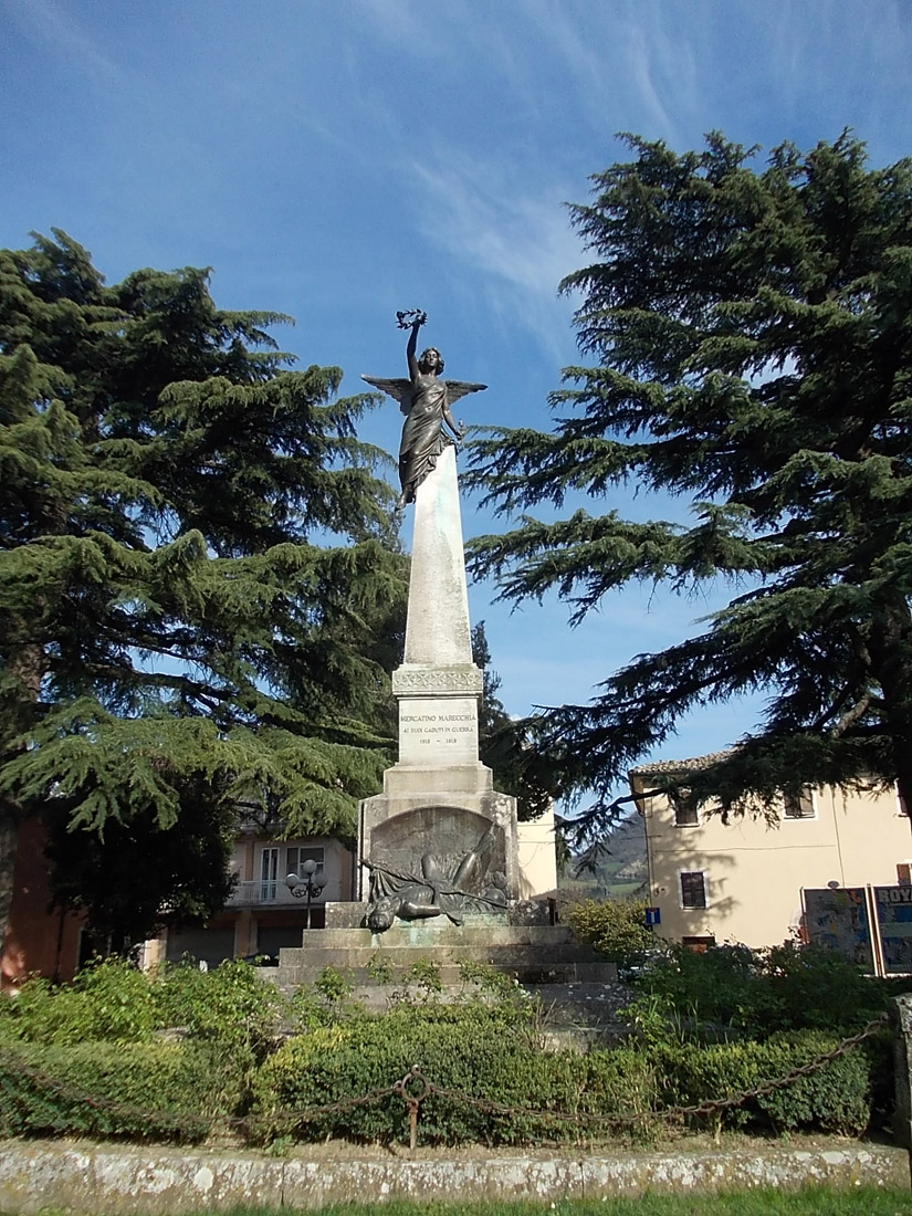 allegoria della Vittoria con soldato (monumento ai caduti) di Ricci Antonio - ambito italiano (secondo quarto XX)
