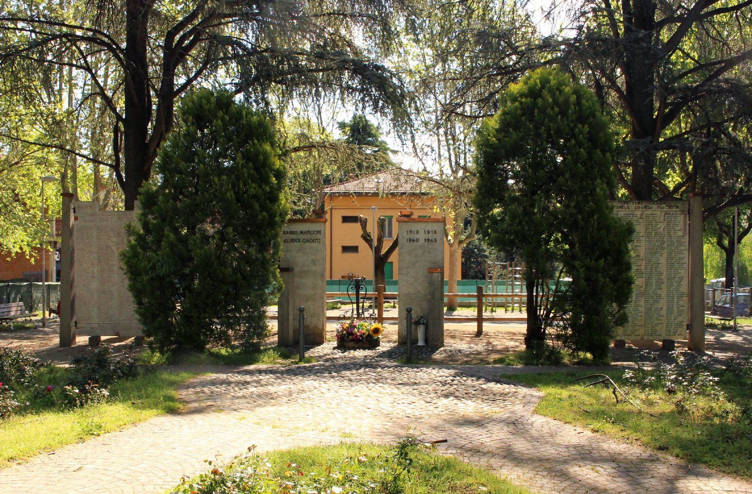 monumento ai caduti - a stele di Morelli Vittorio (sec. XX)