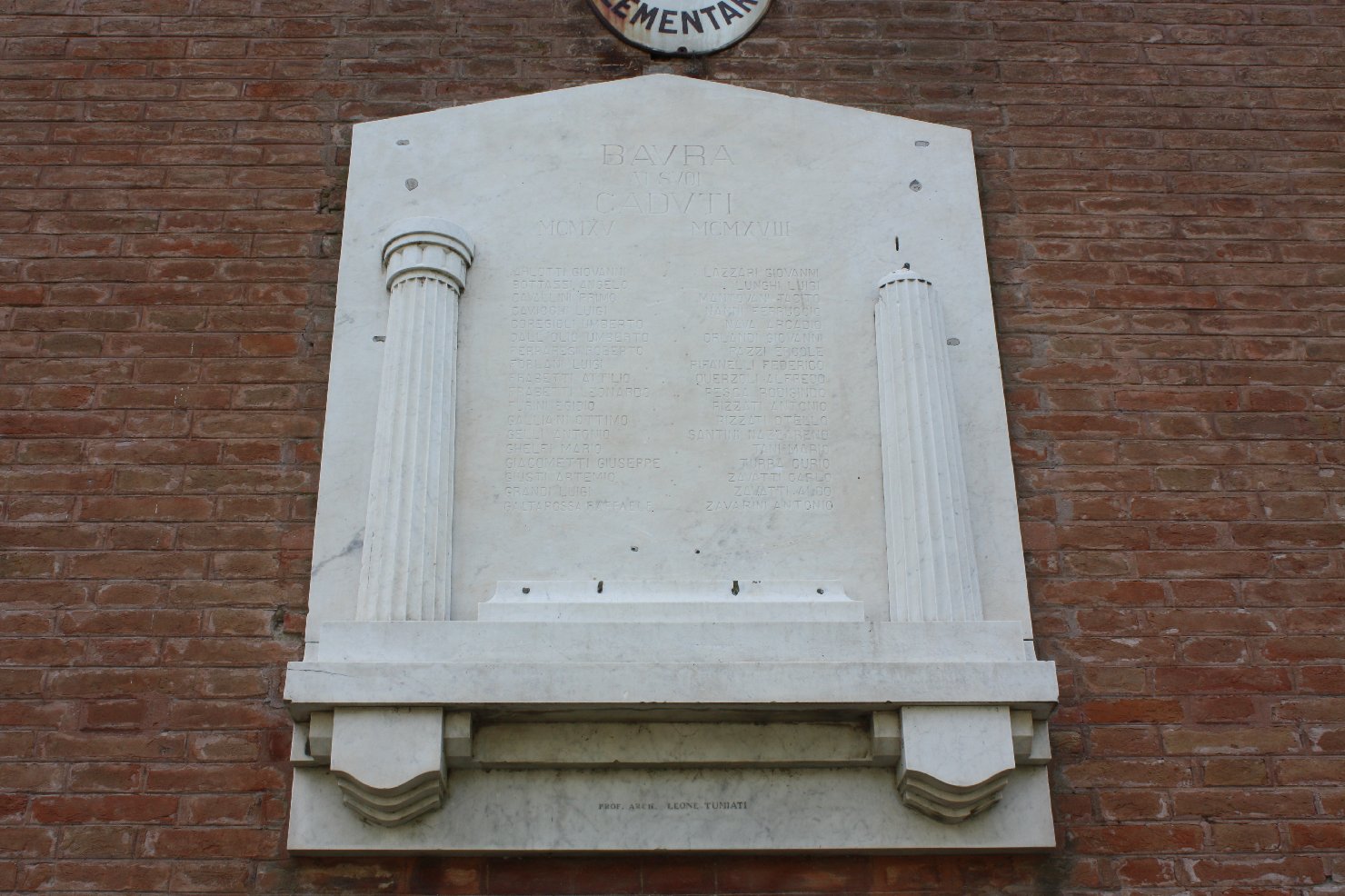 lapide commemorativa ai caduti di Tumiati, Leone (sec. XX)