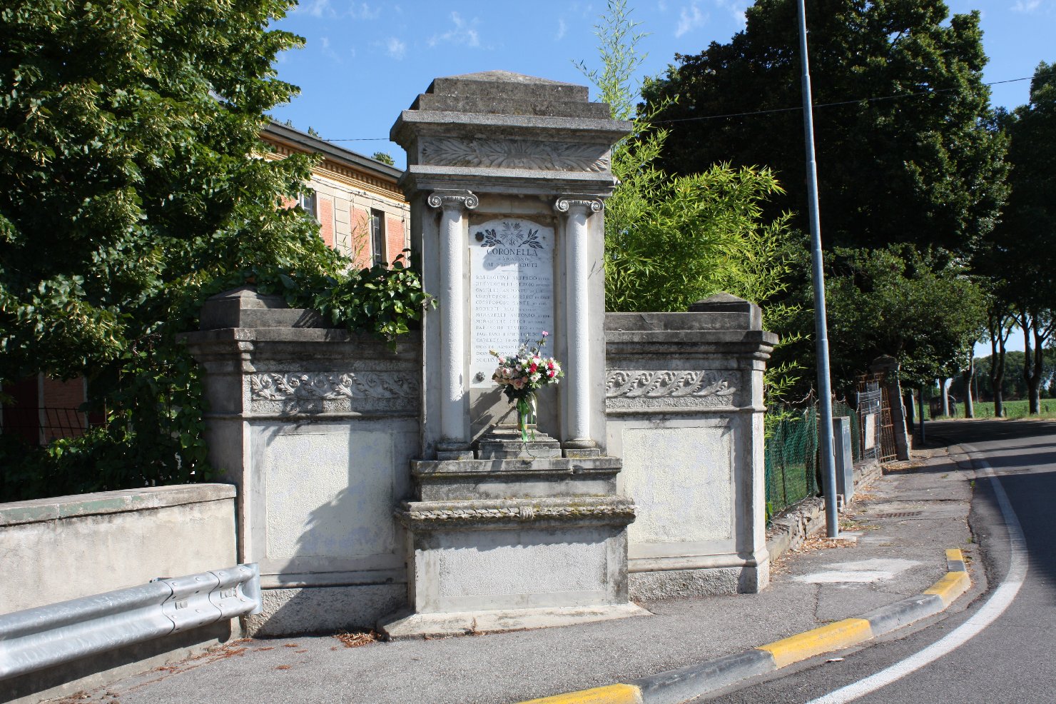 monumento ai caduti - a edicola - ambito ferrarese (sec. XX)