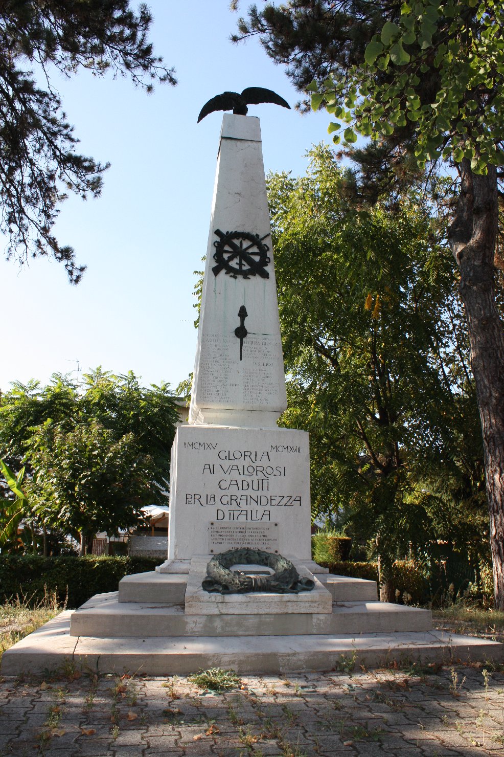 allegoria della Vittoria come aquila, allegoria della Vittoria (monumento ai caduti - ad obelisco) - ambito ferrarese (sec. XX)
