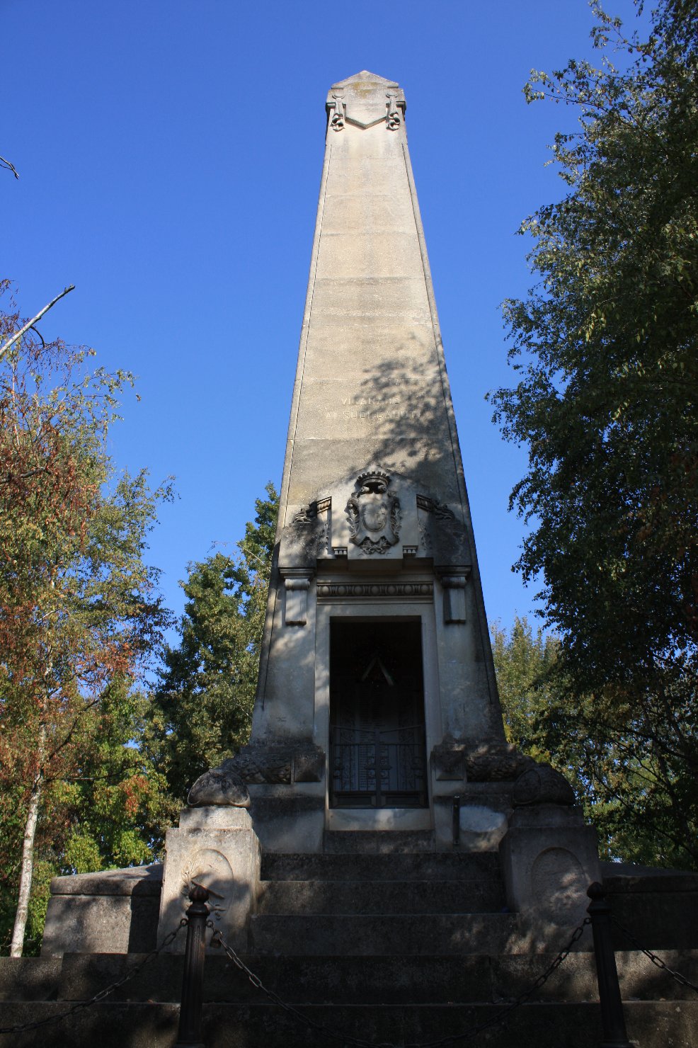 monumento ai caduti - ad obelisco - ambito vicentino (sec. XX)