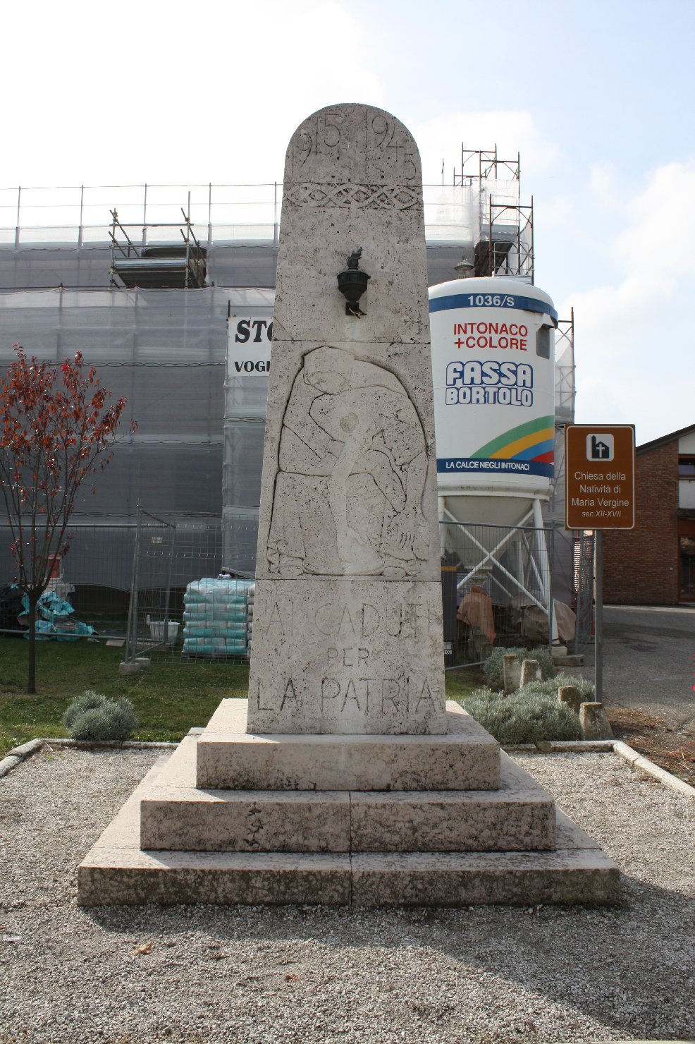 allegoria della morte del soldato (monumento ai caduti - a stele) di Virgili Giuseppe (sec. XX)