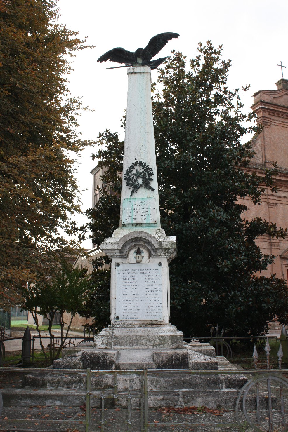 allegoria della Vittoria come aquila (monumento ai caduti - ad obelisco) di Bigoni Vittorio (sec. XX)