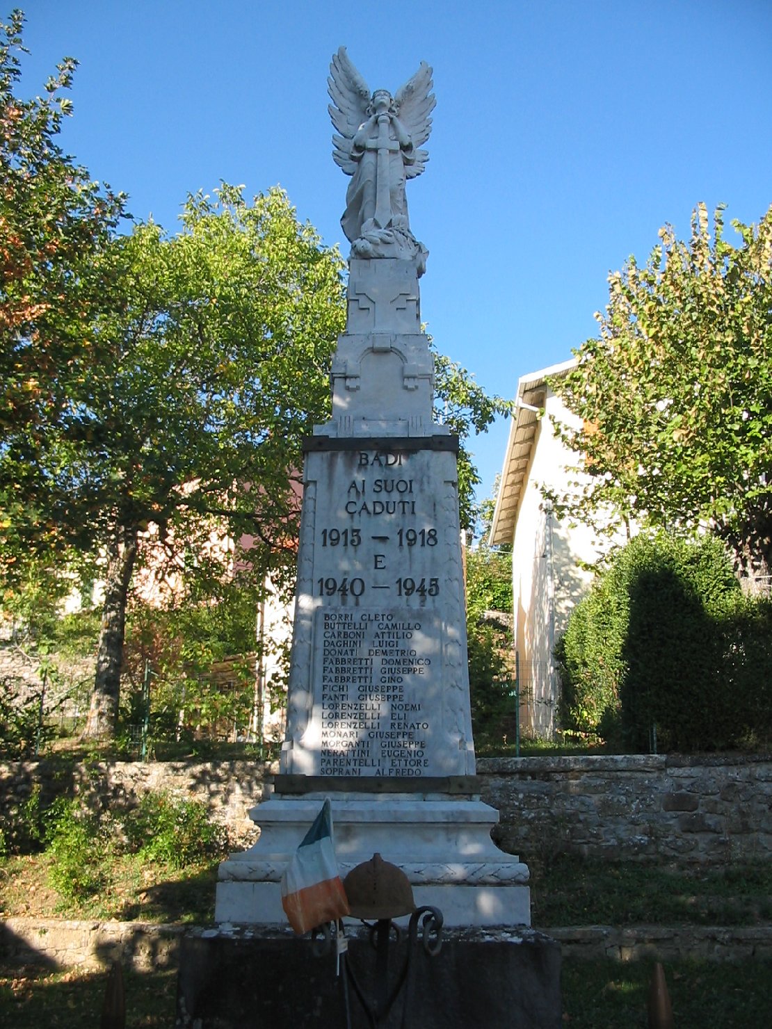 allegoria della Vittoria (monumento ai caduti - a cippo) di Mazzocchi E (sec. XX)