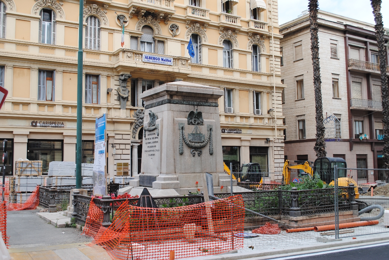 allegoria della Vittoria come aquila (monumento ai caduti) di Pasquali Vincenzo (primo quarto XX)