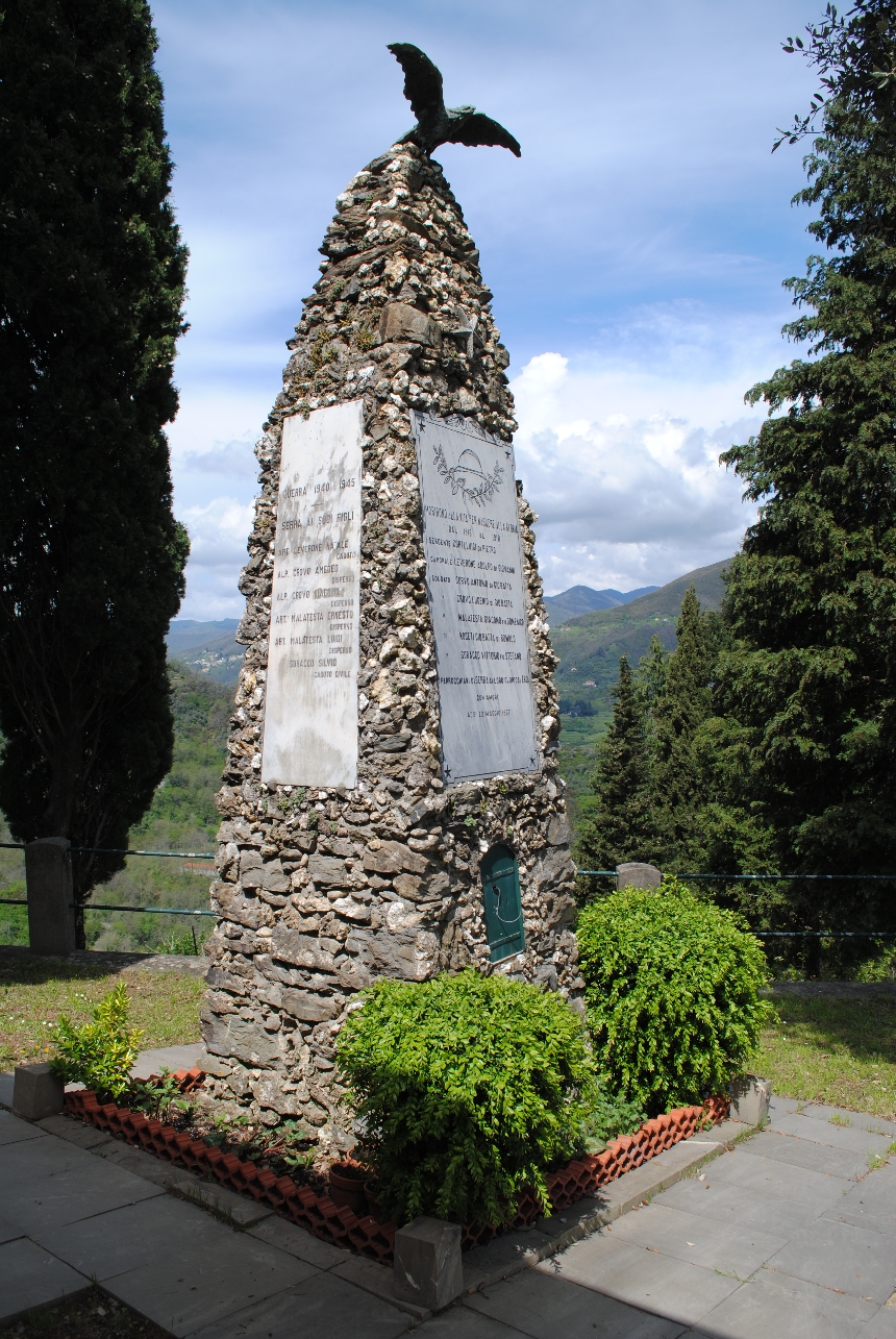 allegoria della Vittoria come aquila (monumento ai caduti - a piramide) - ambito italiano (secondo quarto XX)