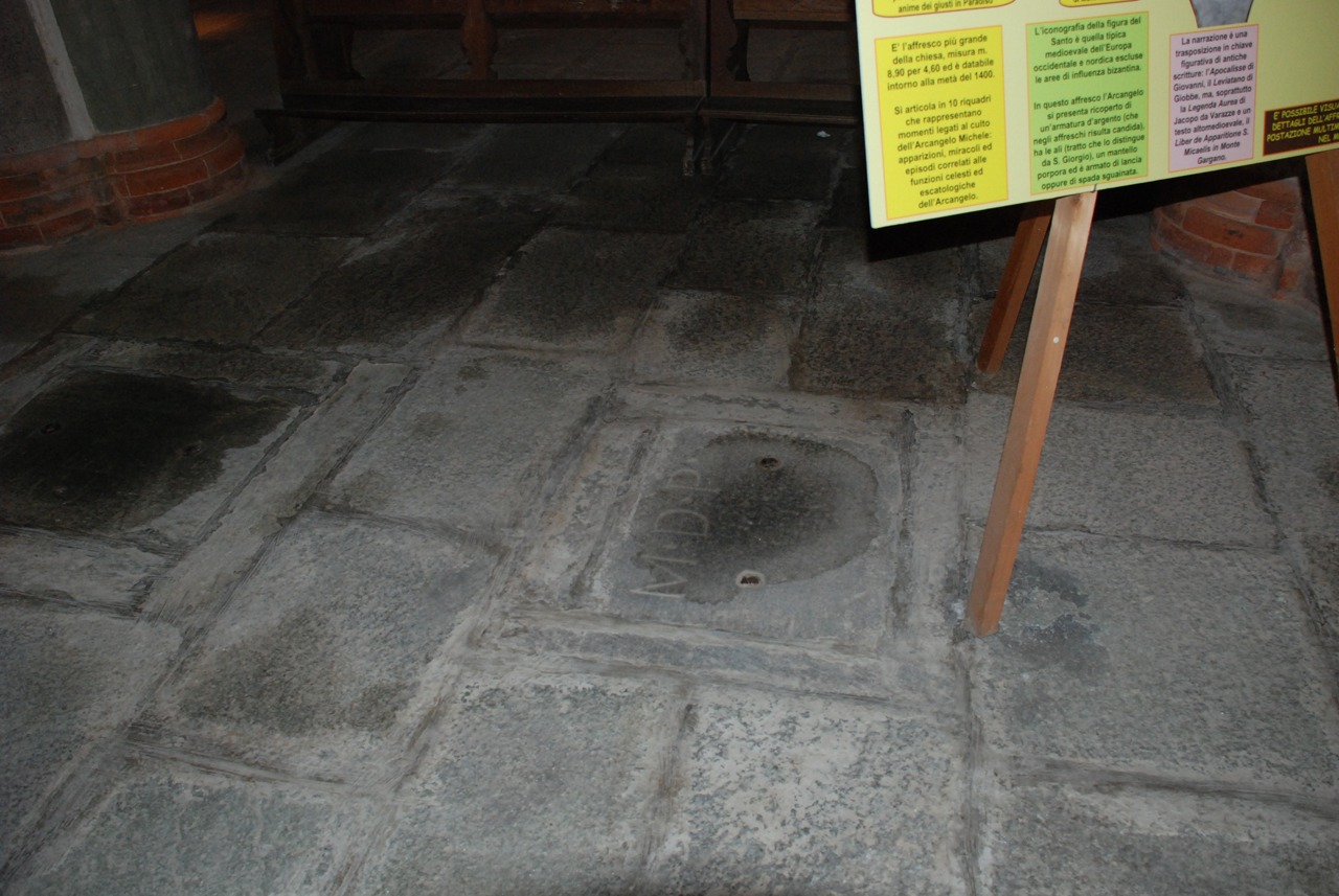 lapide tombale, opera isolata - ambito piemontese (secc. XVII/ XVIII)