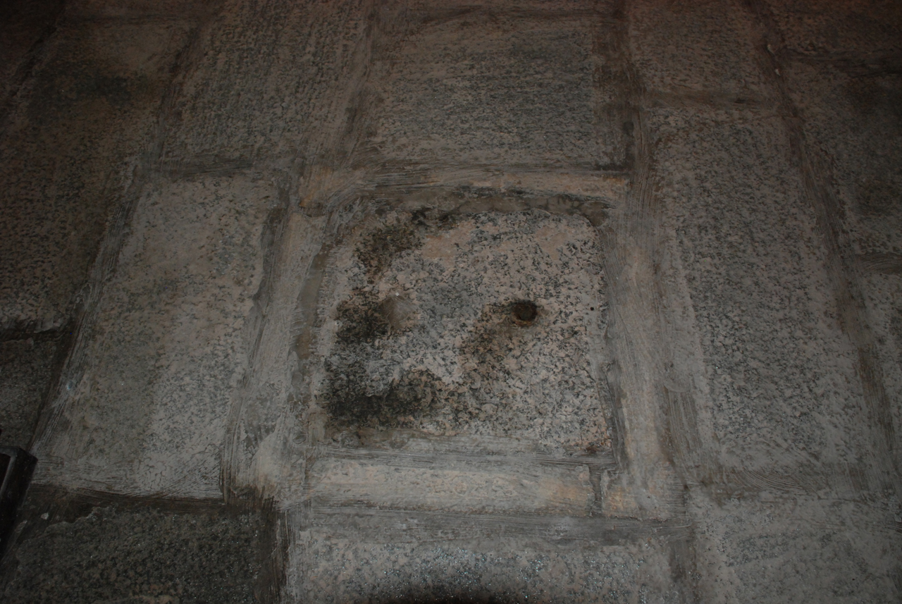 lapide tombale, opera isolata - ambito piemontese (secc. XVII/ XVIII)