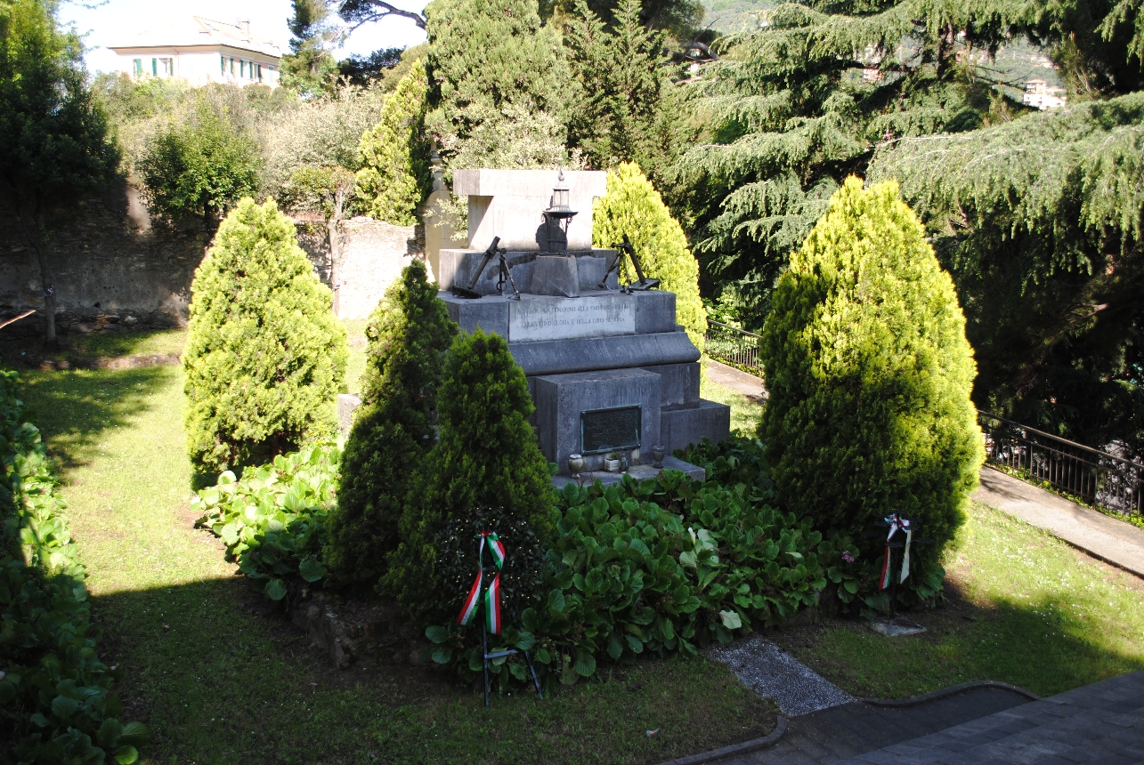 soggetto assente (monumento ai caduti - ad ara) di Capurro Pietro (secondo quarto XX)