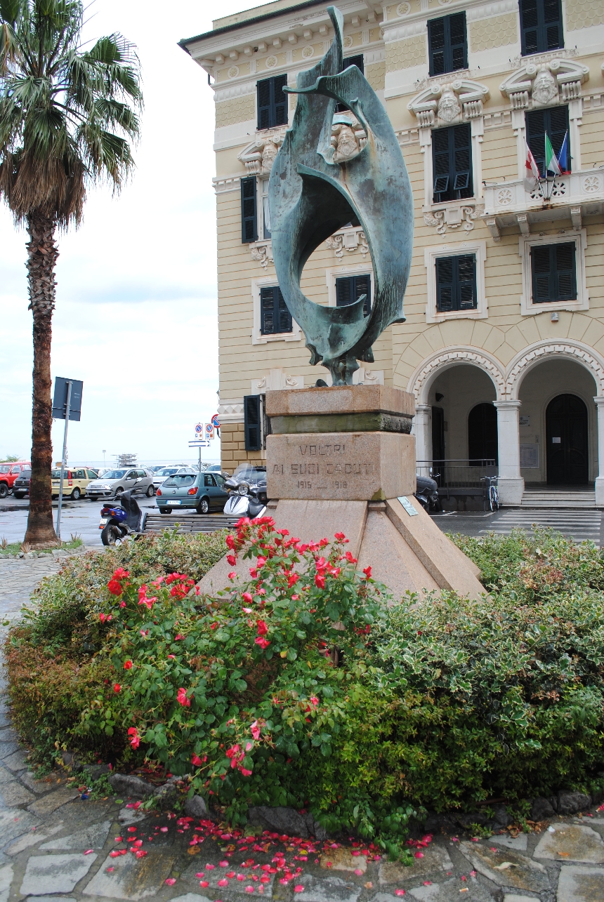 soggetto astratto (monumento ai caduti - a cippo) di Lavezzari Vittorio, Chimeri Paolo (secondo quarto, ultimo quarto XX, XX)