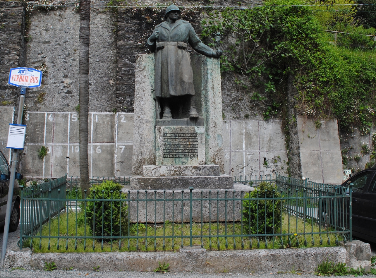 figura di soldato: fante (monumento ai caduti) di Baglioni Umberto (primo quarto XX)