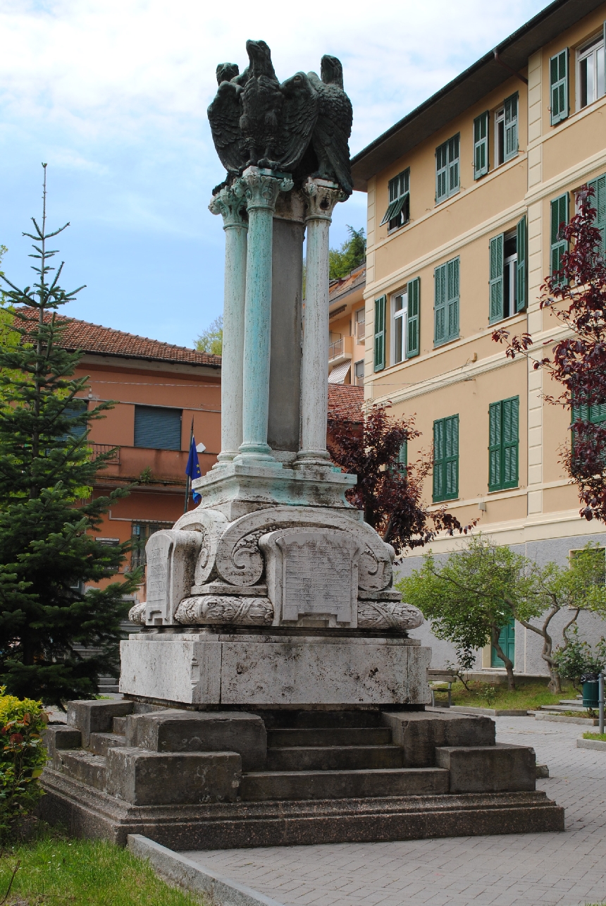 allegoria della Vittoria come aquila (monumento ai caduti) di Italia Nino (secondo quarto XX)