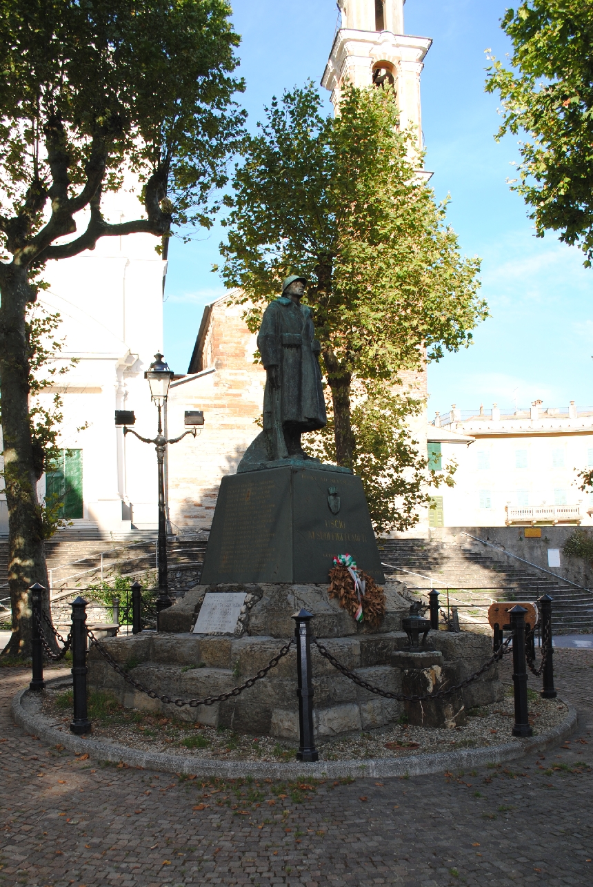 Figura di soldato: fante (monumento ai caduti) di Baglioni Umberto (primo quarto XX)