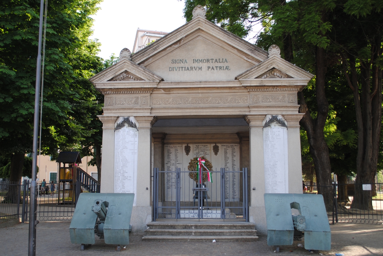 Monumento ai caduti della prima e della seconda guerra mondiale (monumento, ai caduti) - Cairo Montenotte (SV)  (XX)