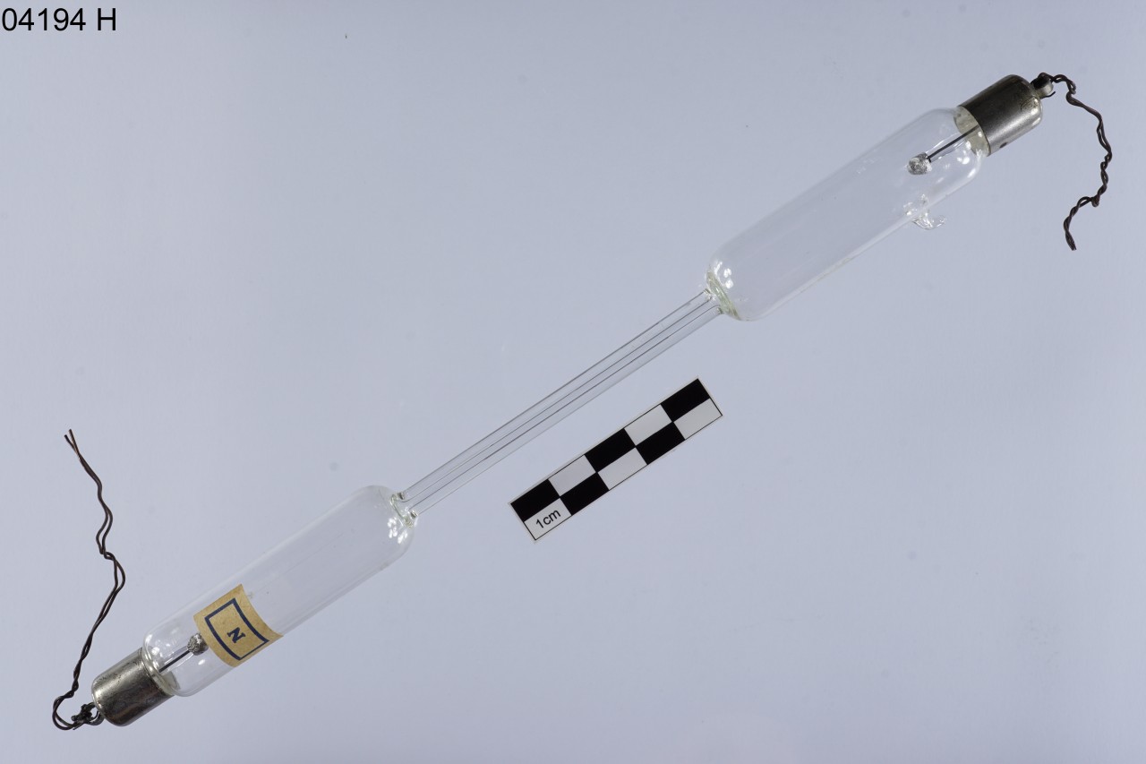 tubo, di Plücker in vetro per scarica elettrica in atmosfera di azoto di Plücker Julius (prima metà sec. XX)