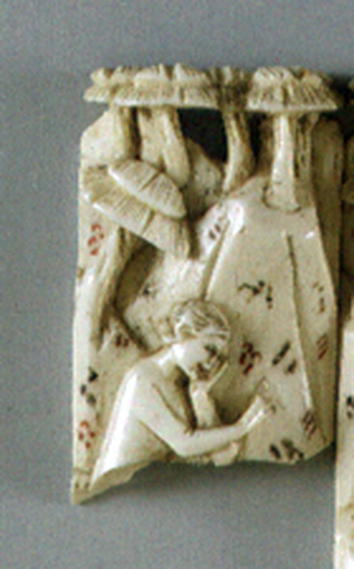 figura femminile seduta (placchetta, elemento d'insieme) di Bottega degli Embriachi (attribuito) (prima metà sec. XV)
