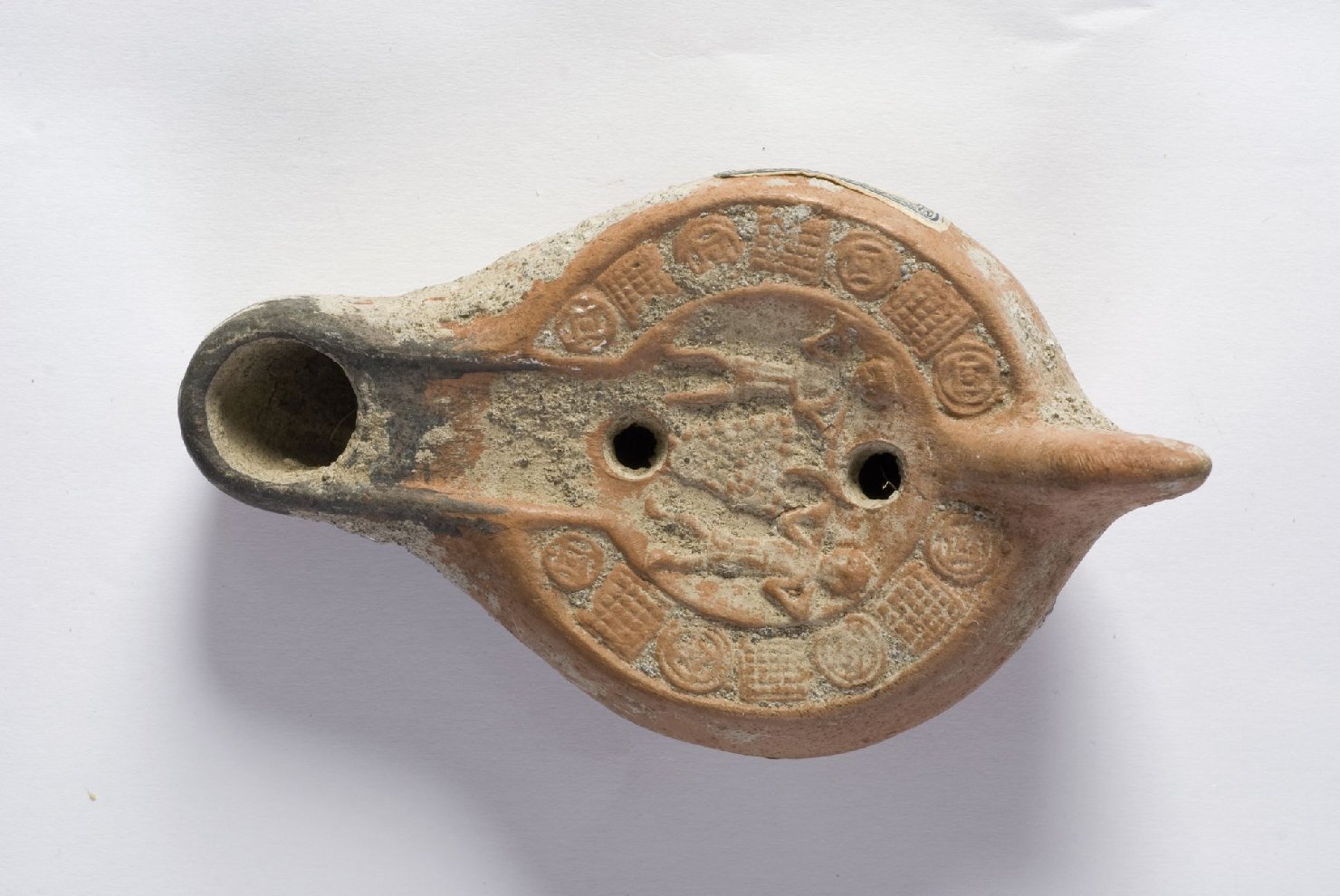 lucerna, serie - ambito Italia centrale (secc. VI/ VIII)