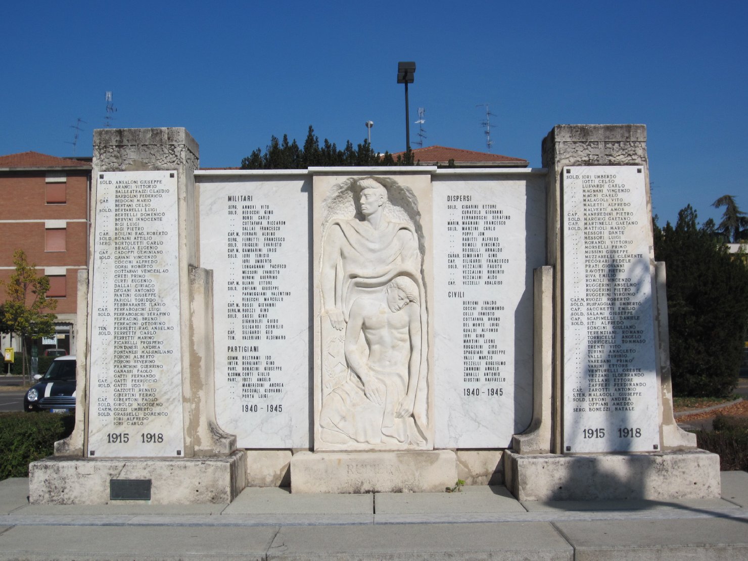 allegoria del sacrificio del soldato per la Patria (monumento ai caduti - ad ara) di Bisatti e Lazzaretti, Malagoli Amedeo (?) - ambito reggiano (sec. XX, sec. XX)