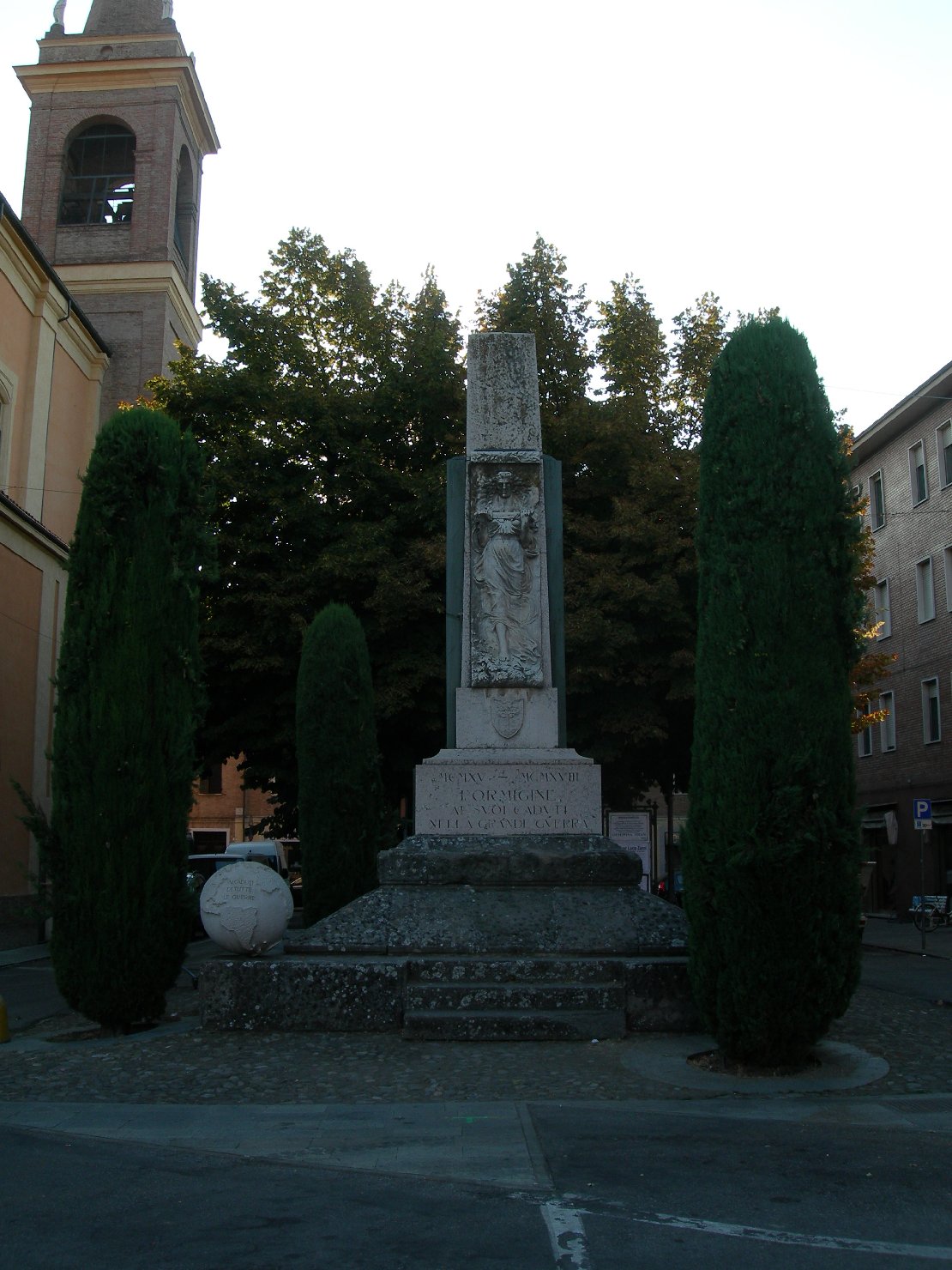 allegoria della Vittoria come donna armata (monumento ai caduti - ad obelisco) - ambito modenese (sec. XX)