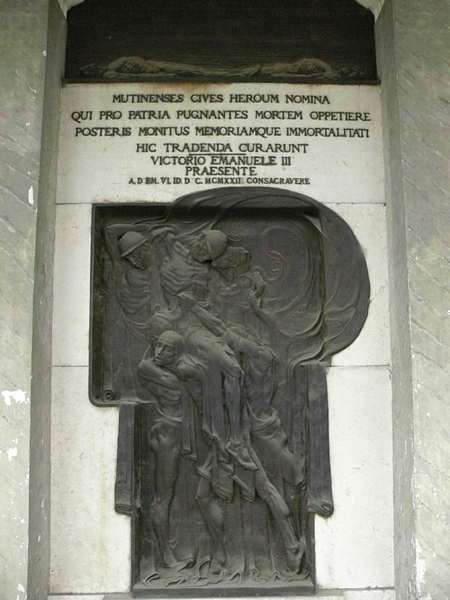allegoria del sacrificio del soldato per la Patria (monumento ai caduti - a lapide) di Menozzi Giuseppe (sec. XX)