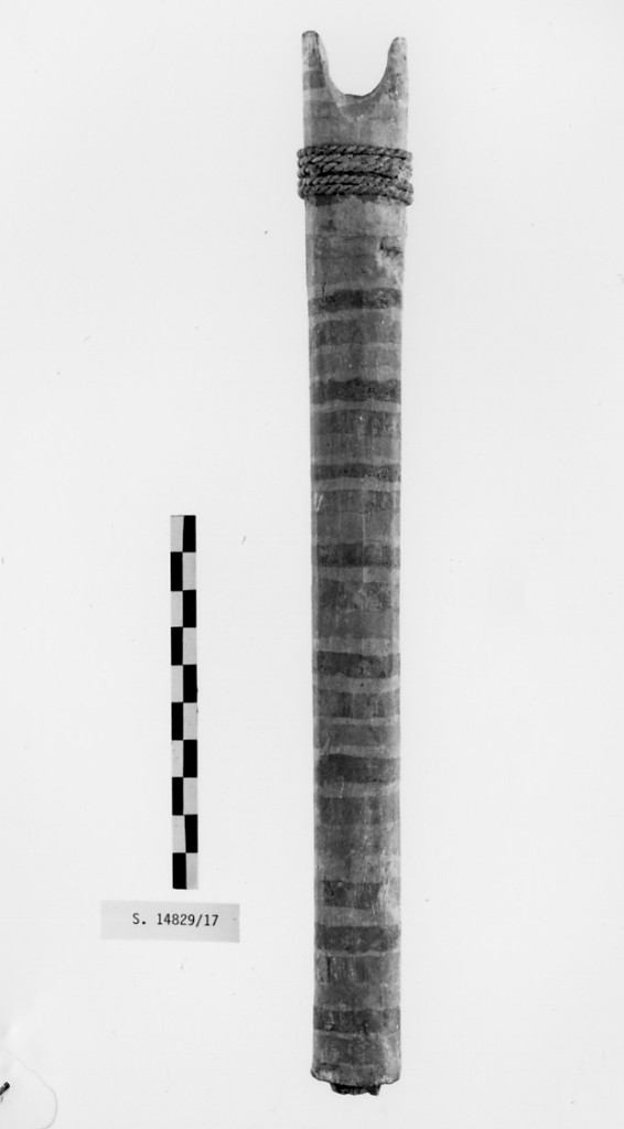 Decoro policromo a fasce orizzontali parallele (verde-rosso-giallo-bianco) (Supporto per albero di barca) (Antico Regno (?))