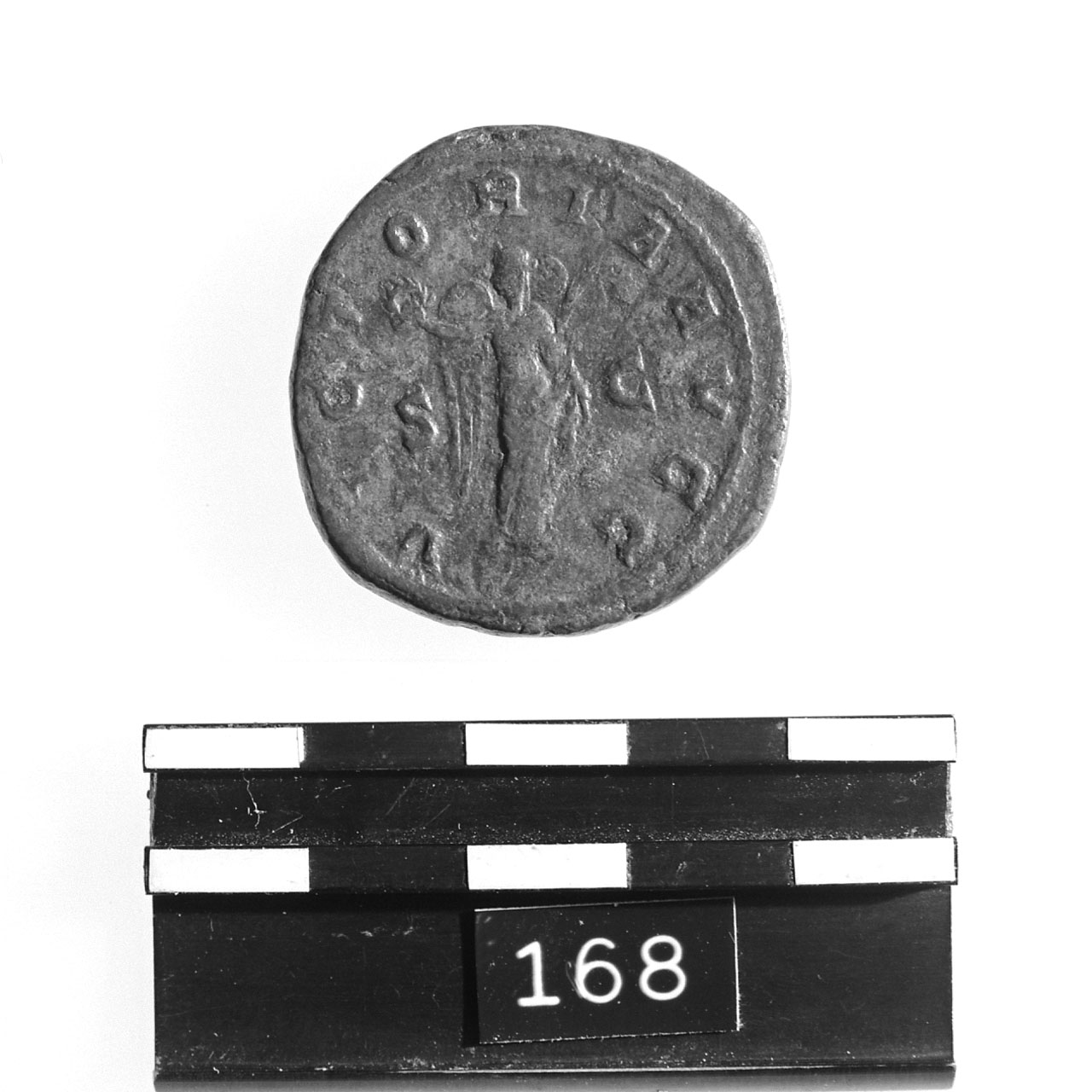 Sesterzio, MATTINGLY / SYDENHAM / SUTHERLAND RIC IV2, n. 25 (Sec. III d.C)