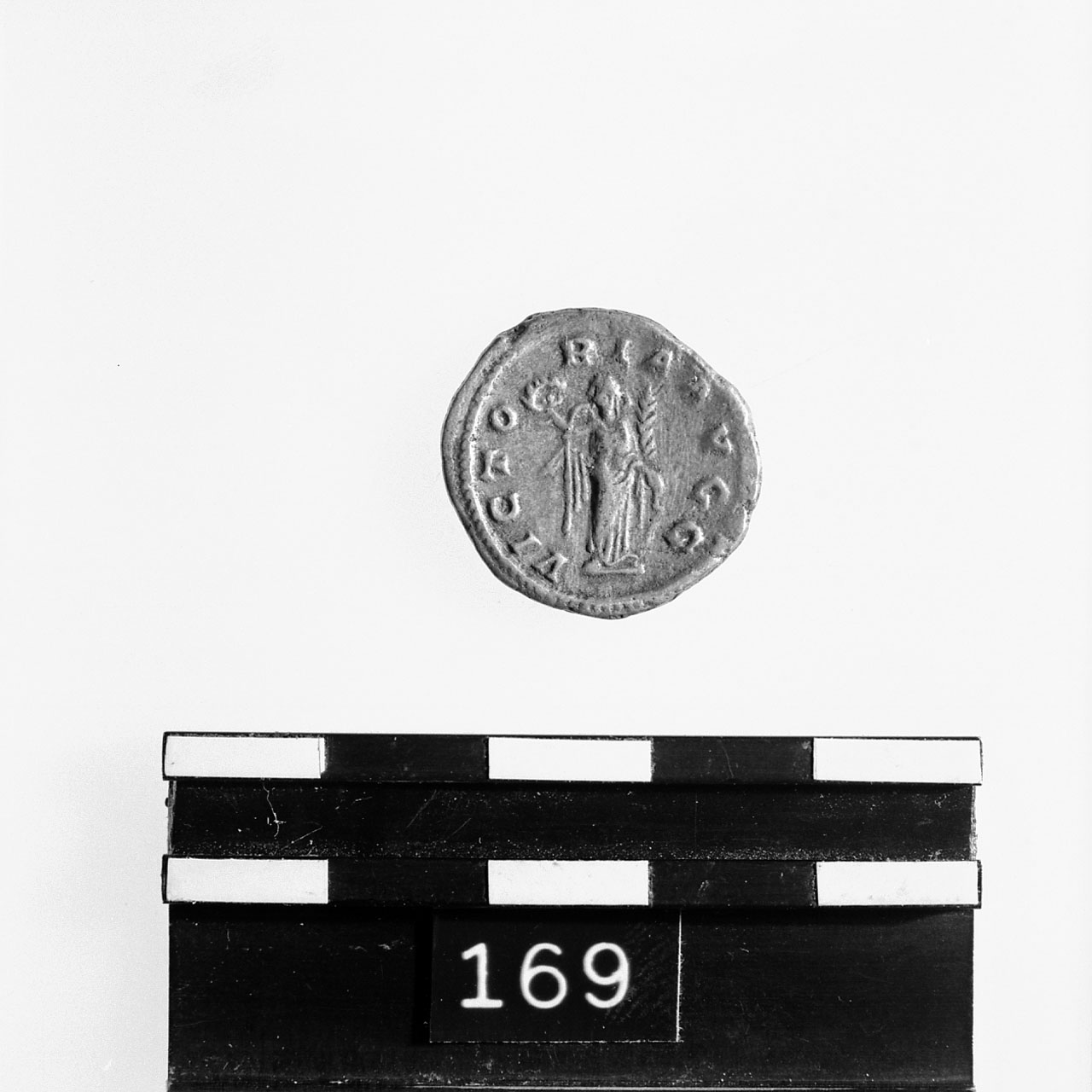 Denario, MATTINGLY / SYDENHAM / SUTHERLAND RIC IV2, n. 8 (Sec. III d.C)