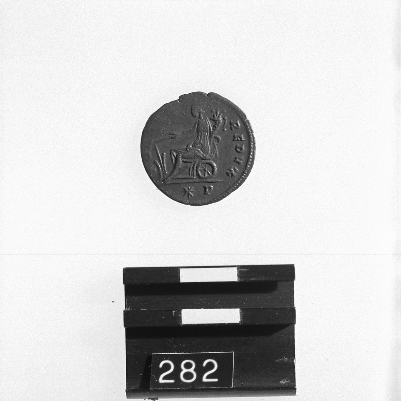 Antoniniano, WEBB RIC V1, n. 220 Var. R/ Ruota dietro il sedile (Sec. III d.C)