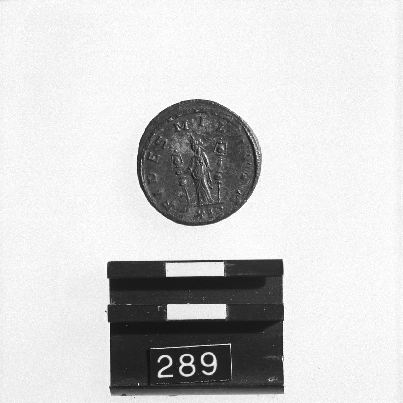 Antoniniano, RICV1,n.87Var.D/ Busto radiato,drappeggiato, cor (Sec. III d.C)