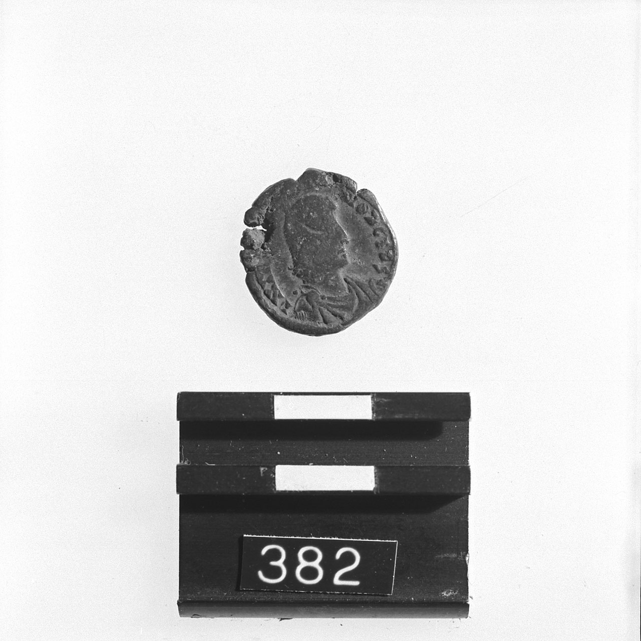 AE III, KENT RIC VIII, n.85 (Sec.IV d.C)