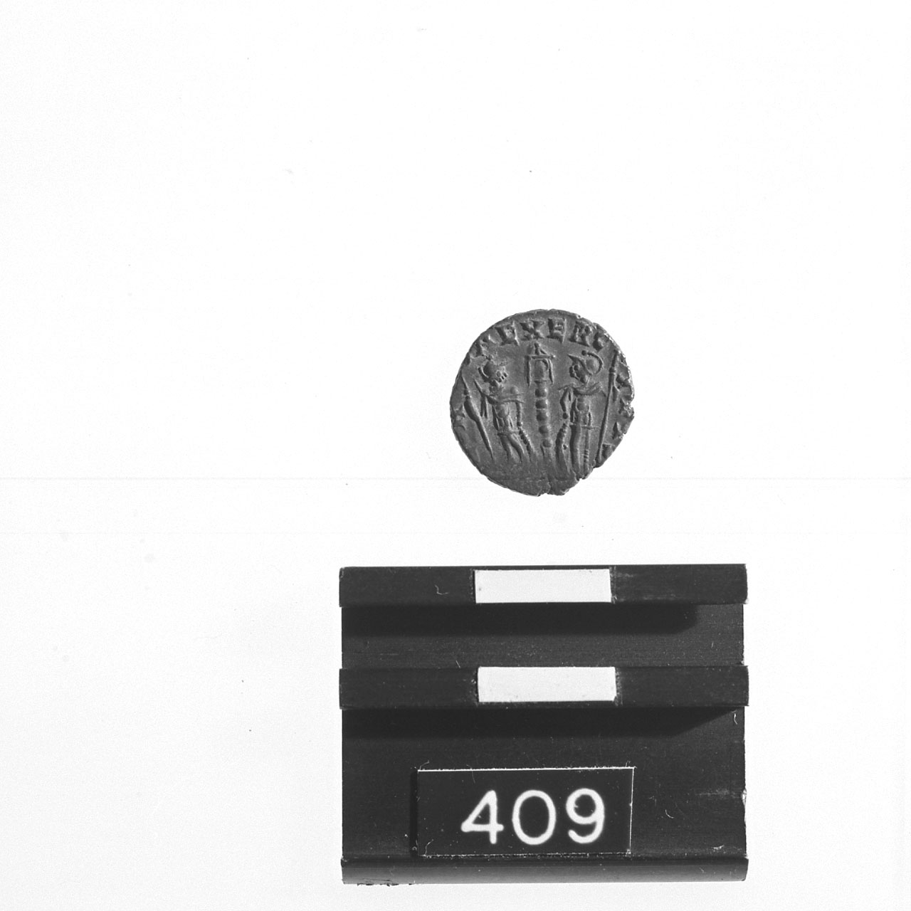 AE III, KENT RIC VIII, pp.249-251 (Sec.IV d.C)