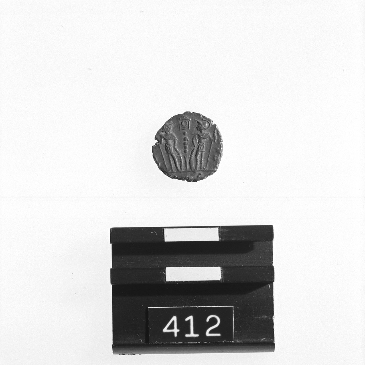 AE III, KENT RIC VIII, n.25,26 (Sec.IV d.C)