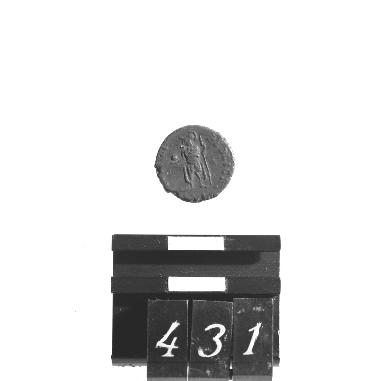 AE III, KENT RIC VIII, n.88 (Sec.IV d.C)