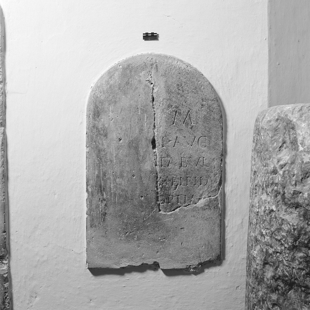 Stele/frammento (Sec. II d.C)