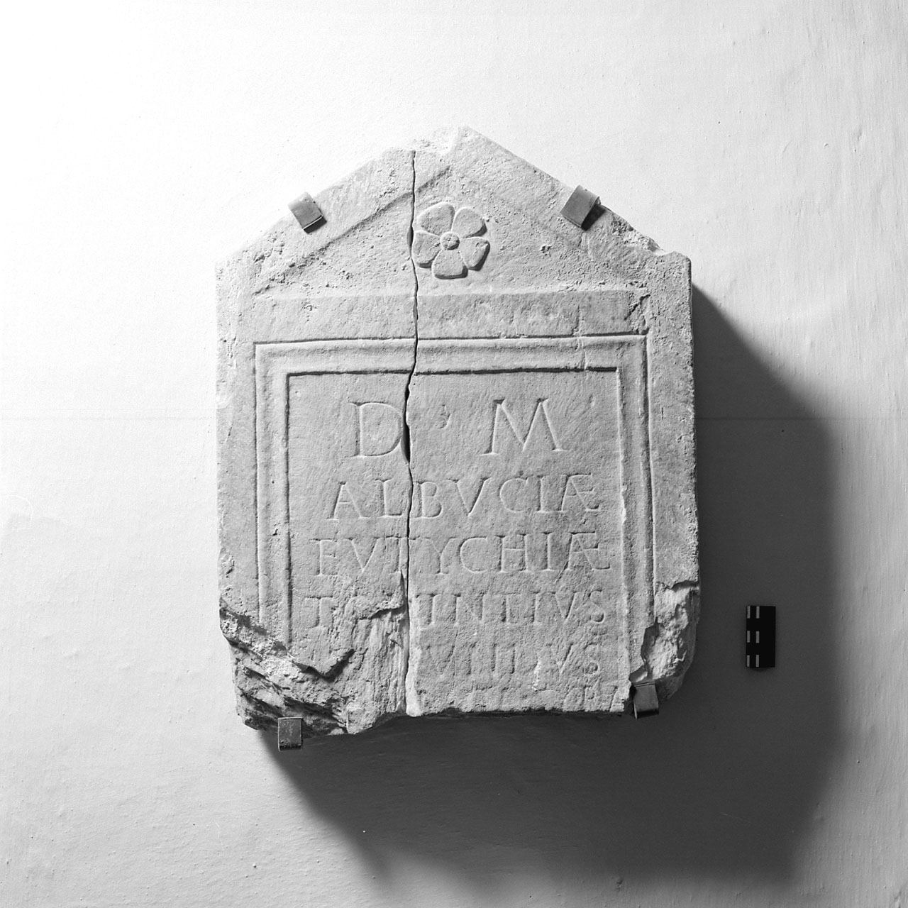 Stele (Sec. II d.C)