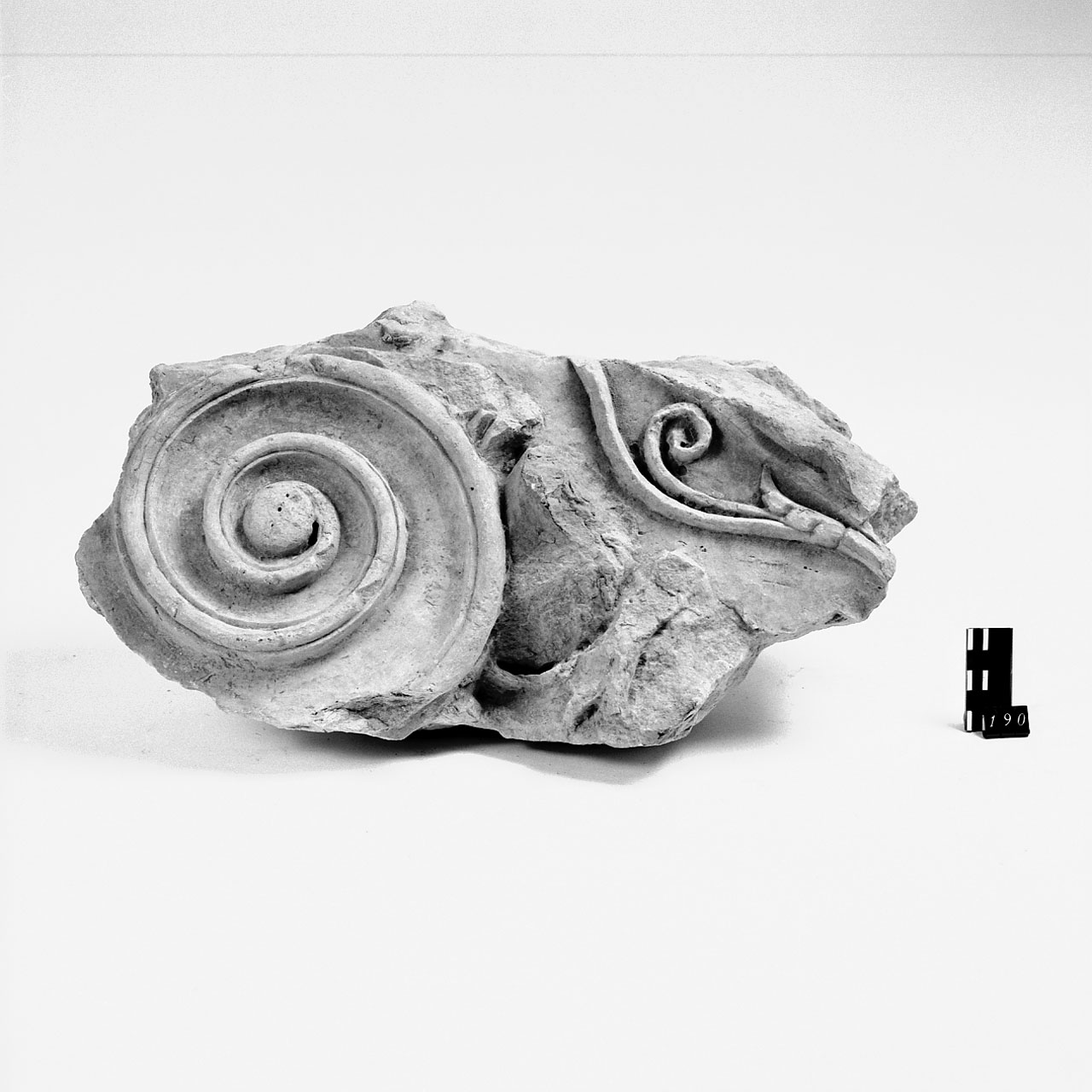 Capitello/frammento (Età romana)