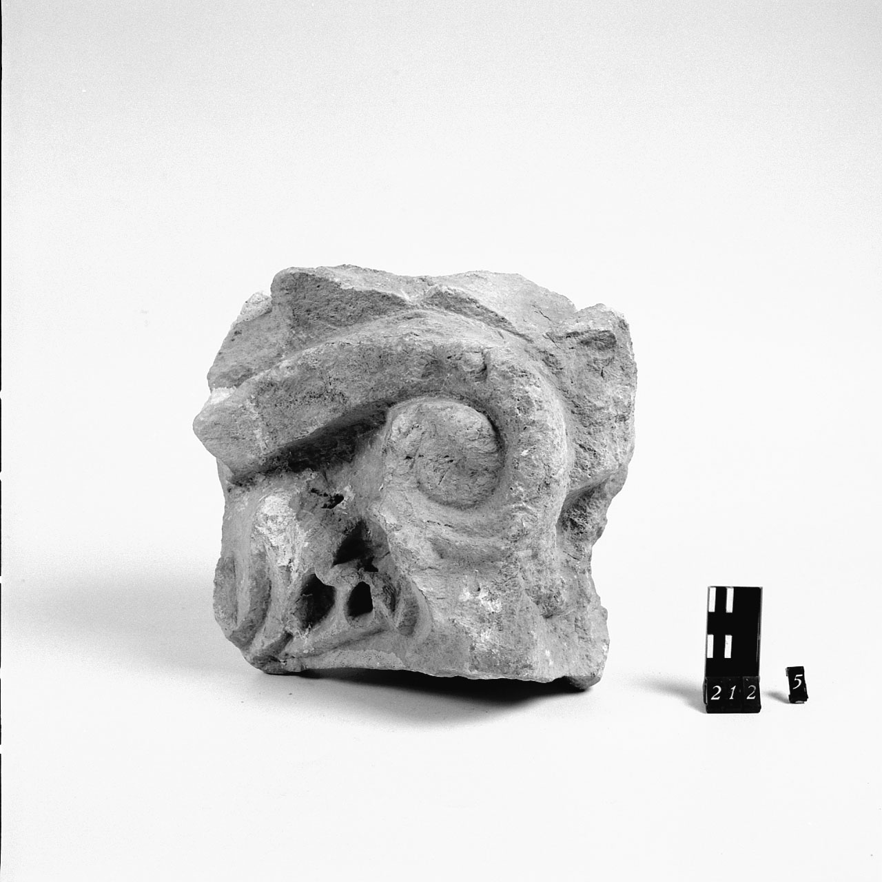 Capitello/frammento (Età romana)